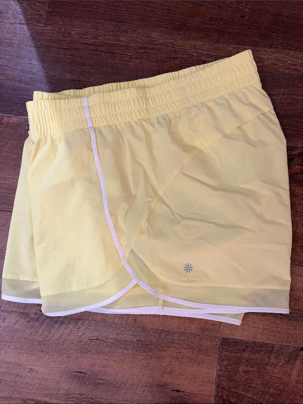 Athleta XL Pale Yellow Athletic Shorts with White Trim NWOT